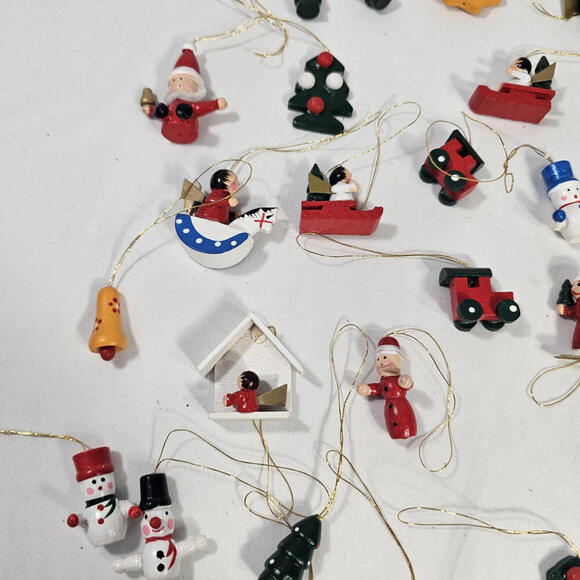 Lot of 42 Vintage Wooden Christmas Tree Ornaments Andles Ect. Small - Picture 3 of 4